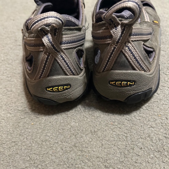 Keen Men’s Arroyo Closed Toe Waterproof Hiking Sandal - Picture 4 of 7